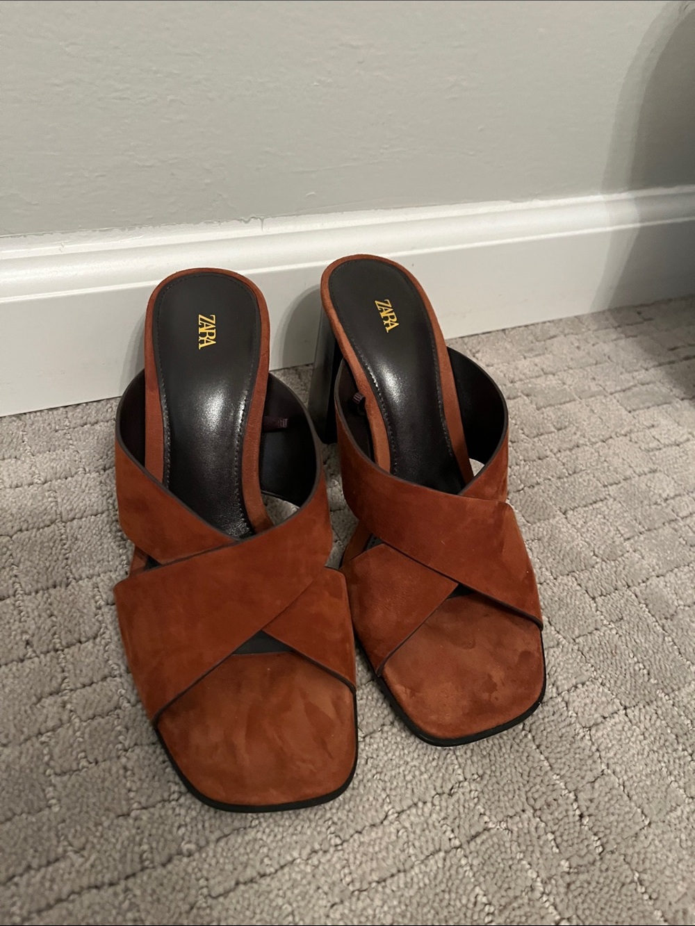 Zara Women's Rust Suede Crisscross Mule Slides